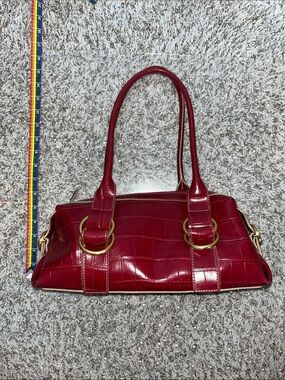 Vintage Red Croc-Embossed Shoulder Bag with Gold Rings